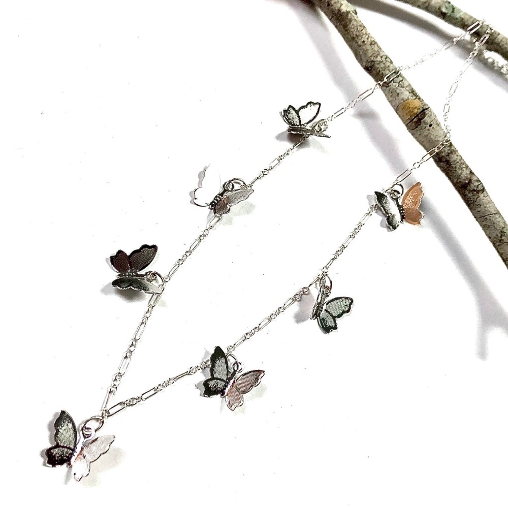 Butterfly Necklace, Dragonfly, Insect, Bee, Flower - Picture 2 of 9